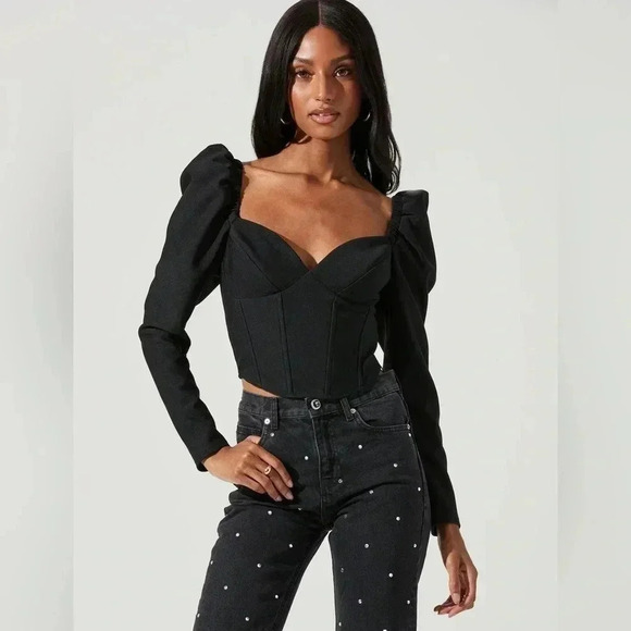 Revolve ASTR Betty Puff Sleeve Sweetheart Neck Top NWT - Picture 3 of 11